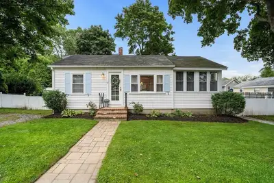 Image de Close to Beach! Pool, Hot Tub, Firepit in Patio area & Deck.