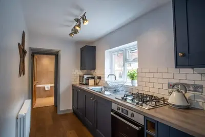 Image de Cottage-Moderne-Salle de bain privée séparée
