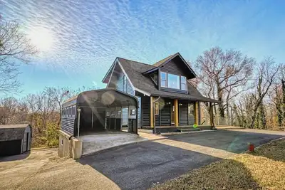Image de This cabin is a 3 bedroom(s), 3 bathrooms, located in Fredericksburg, Va.
