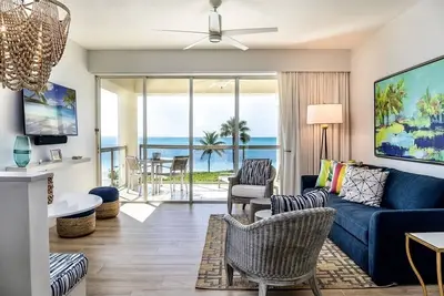 Image de Grace Bay - Beach Front!
