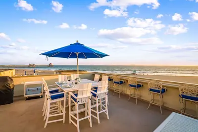 Image de Gorgeous Beachfront 2 Bed 2 Bath Condo! Available for monthly or longterm rental