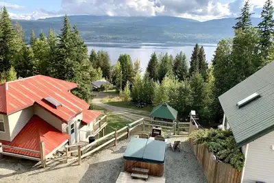 Image de Double Cabins - Hot Tub~Buoy - Home Sweet Lakehouse/Nauti Cabin - Shuswap Vacations /Sledding Stays