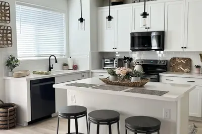 Image de Large, Luxury, Modern Townhome, Heated Pool,