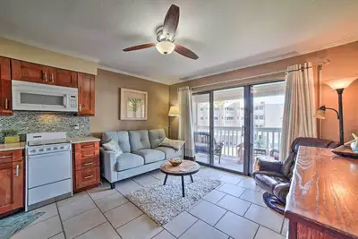 Image de Resort-Style Condo w/ Balcony on North Beach!