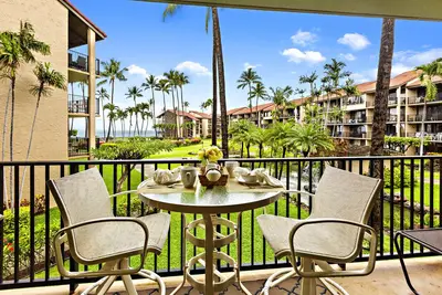 Image de Hawaiian decor, private lanai with tropical views