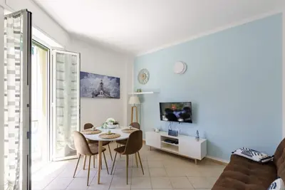 Image de Joivy Apt for 6, near Centre, Beach and Train Station