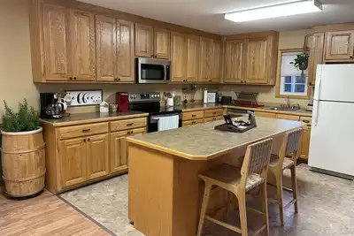 Image de Suite Bee Studio Apartment; North Main Street with Creekside Deck