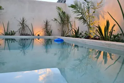 Image de 300mb\/S Wifi with an amazing pool 3 Bed 2. 5bath house
