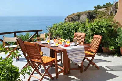 Image de Belle maison de vacances privée avec Wifi, climatisation, Tv, terrasse, animaux admis et parking