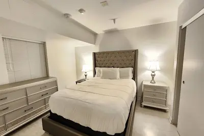 Image de Amazing location /walk to the promenade &the beach