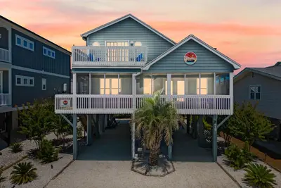 Image de Filmed for Hgtv! 5 Stars! Updated, contemporary, relaxing, refreshed & clean.