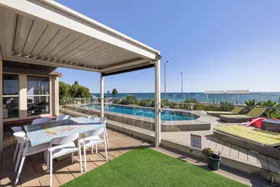 Image de Glenelg Beach House With Private Beachfront Pool