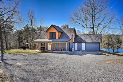 Image de Lakefront Cabin w/ Deck, Fire Pit in Trenton!