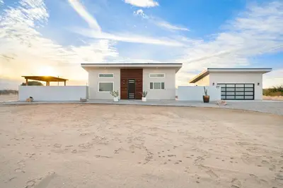 Image de 🌵 Sun Oro Joshua Tree - Hot Tub, Bbq, Fire Pit & Gameroom - A Private Desert Oasis 🌵