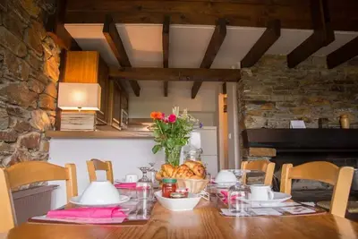 Traditional independent cottage 4/6 buried in a green valley facing the Cévennes mountains.