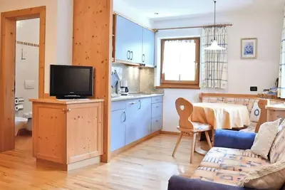 Image de Appartement \"Ciasa Mirio Sass\" avec vue sur les montagnes, Wi-Fi et jardin