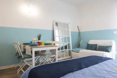 Image de Studio moderne et coloré en bord de mer