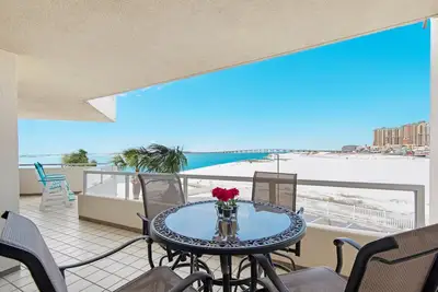 Image de Snowbird Special Jan-Feb! Gulf Views~Beachfront Pool~Walk2Beach~2br East Pass 209