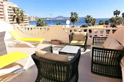Image de 0e M2 1ère ligne grande terrasse et vue sur la mer