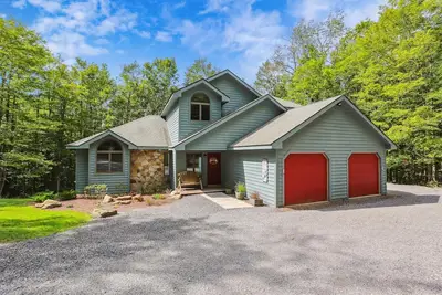 Image de Newly renovated mountain home is sure to give you a Peaceful Easy Feeling!