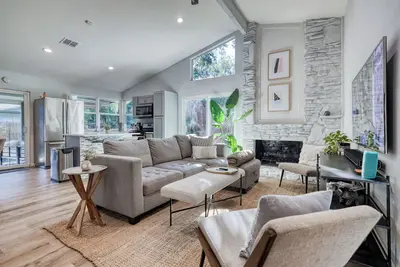 Image de 3 Bedroom, 5 Beds, Pet-Friendly South Austin Large Backyard