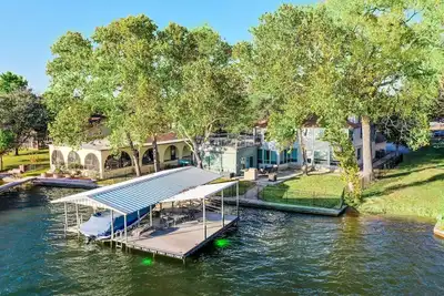 Image de Deep Cove Getaway | Concierge Services