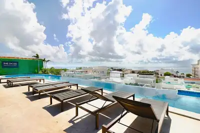 Image de Centrally located 1br w/sea view Rooftop pool!