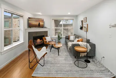 Image de Perch - Aurora Abode: Walk to Space Needle | Pet & Family | Parking