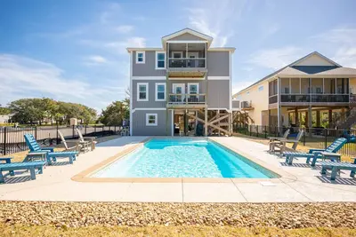 Image de Beach 45: Large, Modern Home Situated on the Davis Canal, Around 500 Feet to Bea