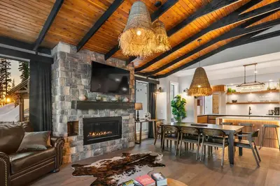 Image de Chalet Monashee-Brand New High End w/Amazing Views