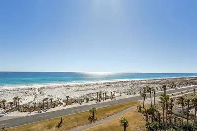 Image de P5-0601 3b Gulf Front Views - Sleeps 10!