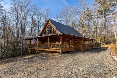 Image de Leafy Way Lodge - private log home, hot tub, fire pit, 30min to skiing