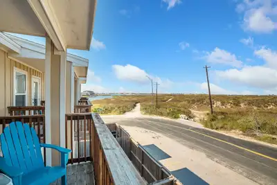 Image de 2br/3b, Clean, Family Friendly, Pool, Walk to Beach. Weekly/Monthly Discounts.