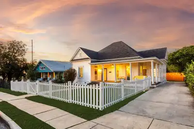 Image de Perfect Backyard ~1 Mile to Riverwalk & Dt~ Arcade