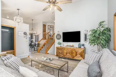 Image de City Lodge -Beautiful 10 Person Home Near the Mall
