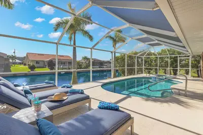 Image de Villa Evelyn's Palms - Beautiful views on a Gulf-access canal! Heated pool w/spa - Swfl Rentals