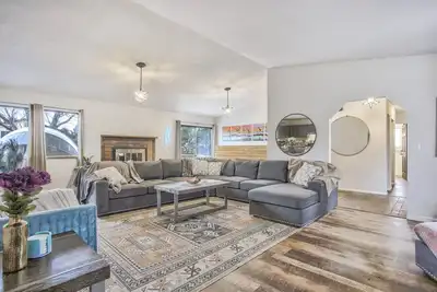 Image de Friendship Fortress Retreat, Garden of the Gods, 5br, Sleeps 18+