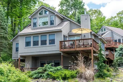 Image de Lasting Impressions | Views, Dock Slip, Hot Tub