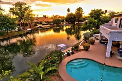 Image de Modern 3bd3bth w/ misters, pool/spa, pool table, kayaks/pedal boat/bikes/fishing