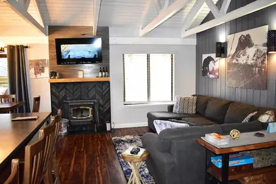Image de Seasons 4 164 is a newly remodeled corner condo close to Village, Canyon Lodge and Lakes
