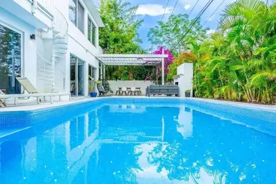Image de New! Beach Villa - Downtown - 6 Beds