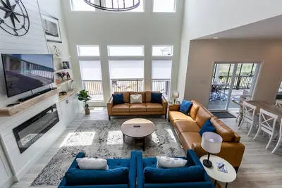 Image de Private Waterfront Retreat with Pool, Hot Tub and Game Room