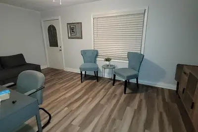 Image de Beautiful 2bd Apt @ JamesWay in West End Area!