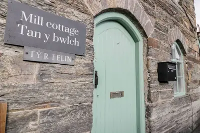 Image de Mill Cottage, pet friendly, with open fire in Penrhyndeudraeth