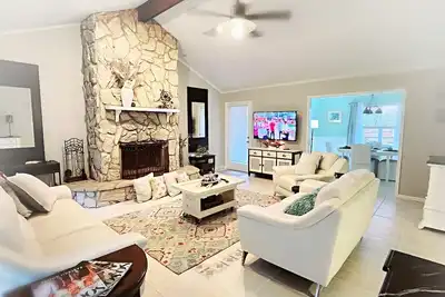 Image de Fairhope, Daphne, Dt Mobile & Beaches! \nDAY Spa, Pools, Golf, & Massage Chair Incl
