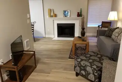 Image de Cozy Lovely Rental Unit With Indoor Place Close to Restaurants\/Mall\/Fairgrounds