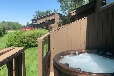 Image de Next to club house, and less than 15 minutes to ski, Wi-Fi, dog friendly, & Hot Tub -Putter`s Inn