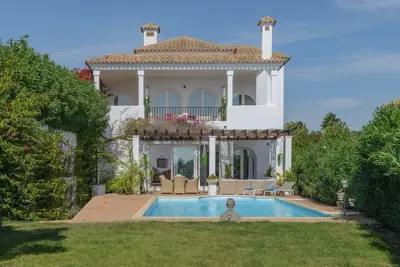 Image de Villa 'Buganvilla' avec vue sur la montagne, Wi-Fi et climatisation