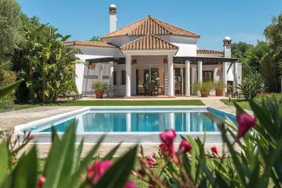 Villa de luxe Malva avec piscine, Wi-Fi, terrasse et jardin