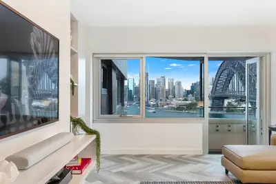 Image de 'Bridgeview' - Luxury 2 Bedroom Home, Complete w/ Free Parking, Aircon & Lift!